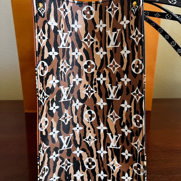 💯 Authentic OnTheGo GM Louis Vuitton Limited Edition bag. - Picture 4 of 9